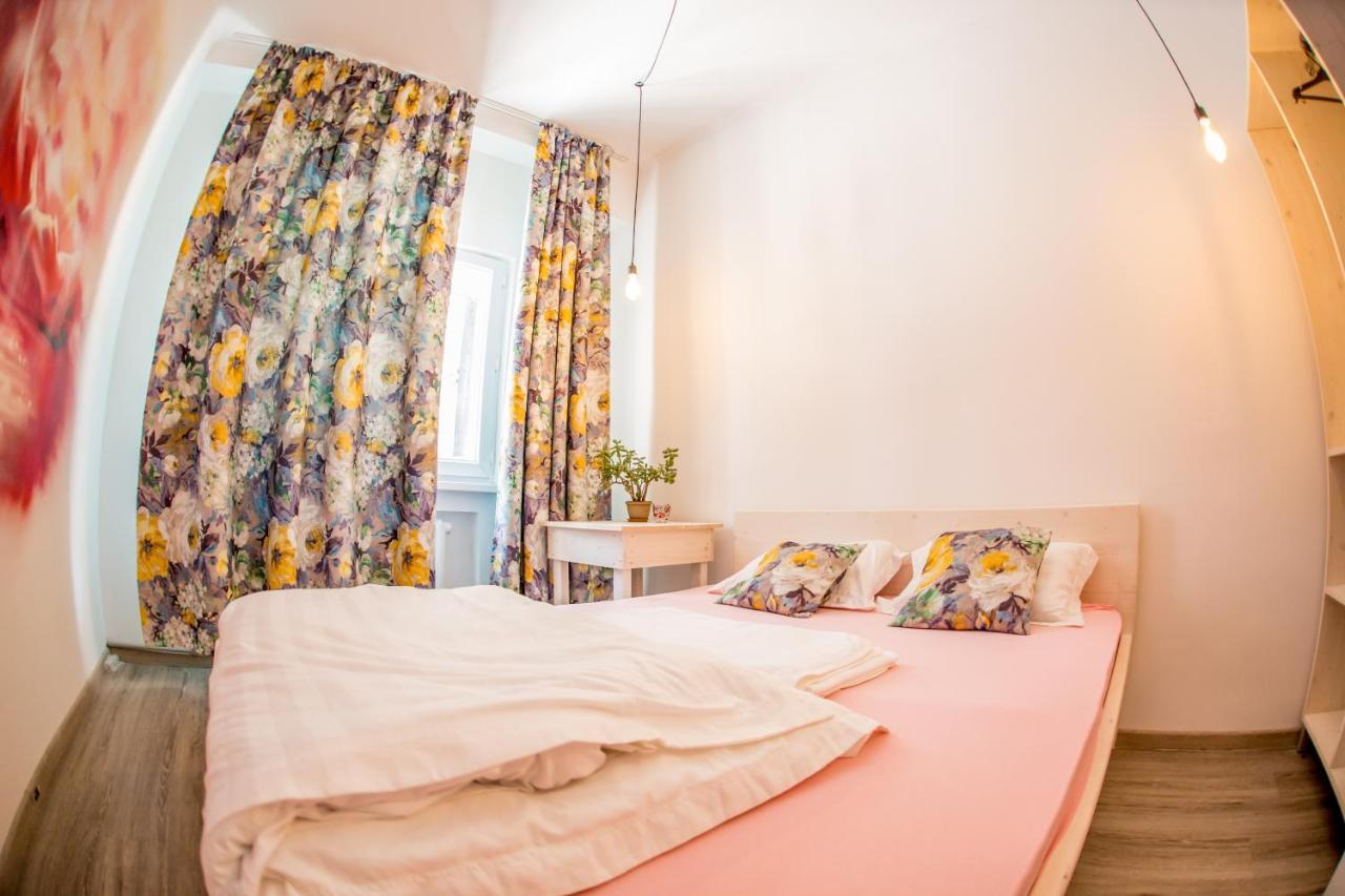 West Point Soul Hostel Alma-Ata Buitenkant foto